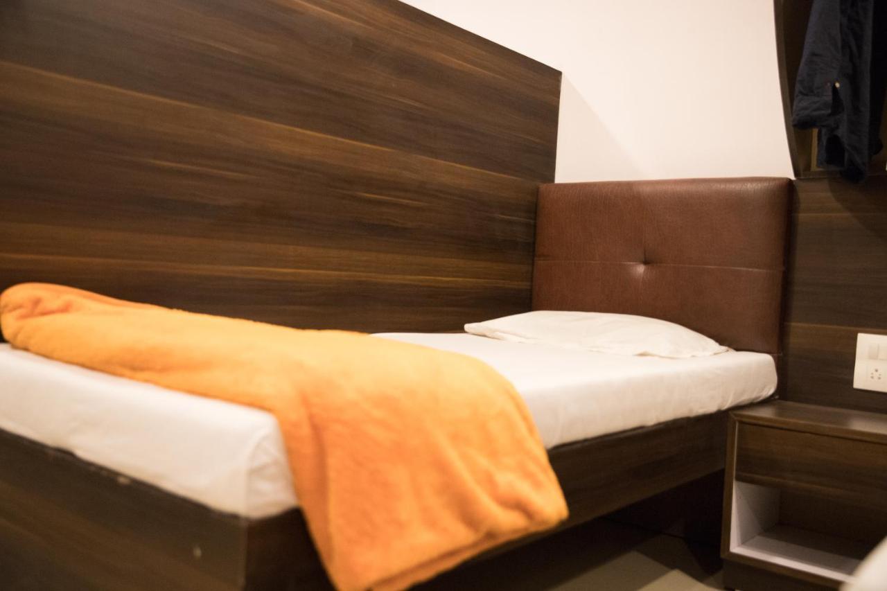 Hotel Alibaba มุมไบ ภายนอก รูปภาพ